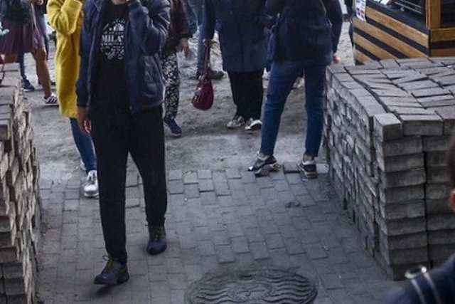 Екатеринбуржцы сообщают, что с тротуаров на Ленина сняли добротную плитку