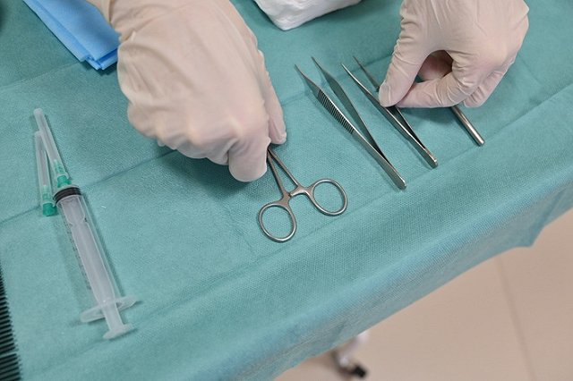 Житель Красноярского края во время ночевки в морге повредил тела четырех умерших