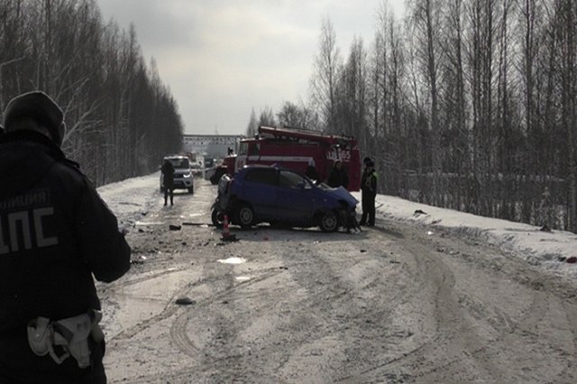 На свердловской трассе погиб водитель, вылетев на встречную полосу