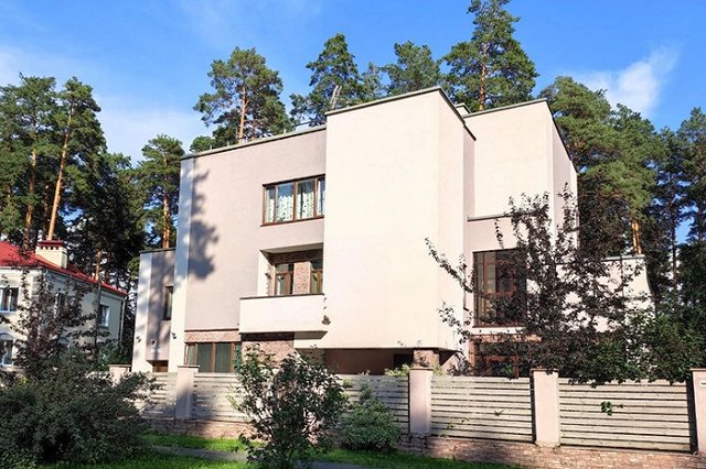 В Екатеринбурге продают коттедж за космическую сумму