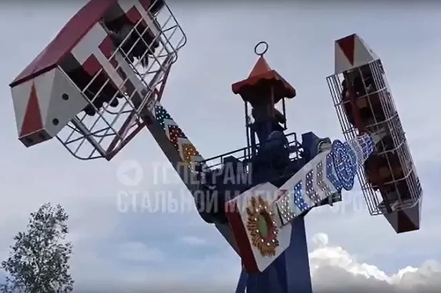 На Урале застрял аттракцион с повисшими вниз головами людьми
