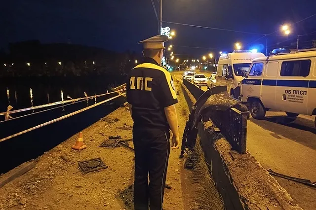 Три человека погибли в упавшем в воду автомобиле Lexus в Нижнем Тагиле (ВИДЕО)