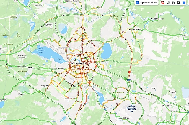 Екатеринбург встал в 10-балльные пробки