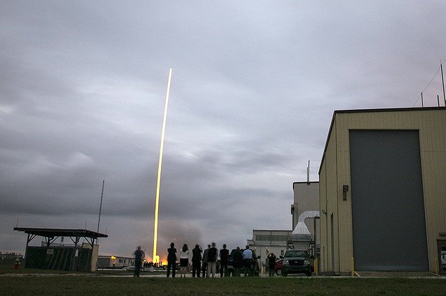 Космический корабль Orion приводнился в Тихом океане