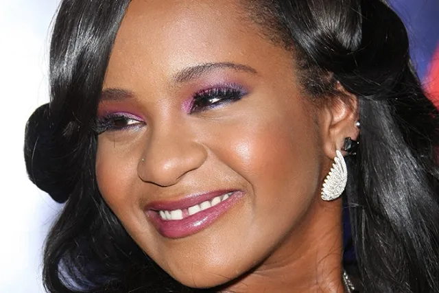 Дочь Уитни Хьюстон вышла из комы