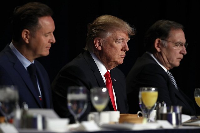 Депутаты Госдумы пропустят завтрак с Трампом из-за «кремлевского доклада»