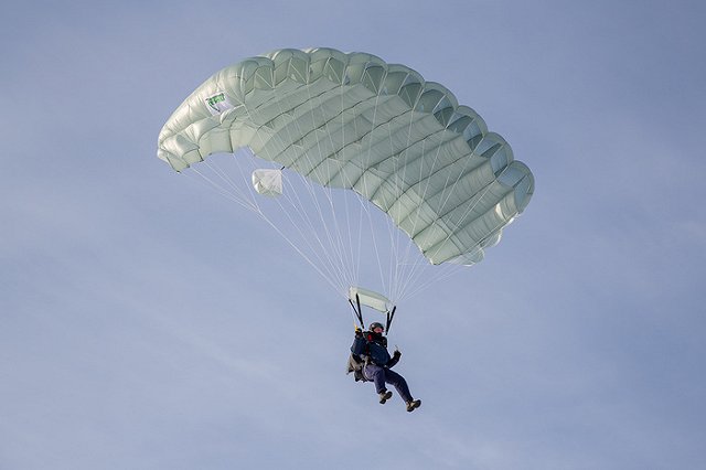 Военные летчики спасли приземлившихся космонавтов под Челябинском