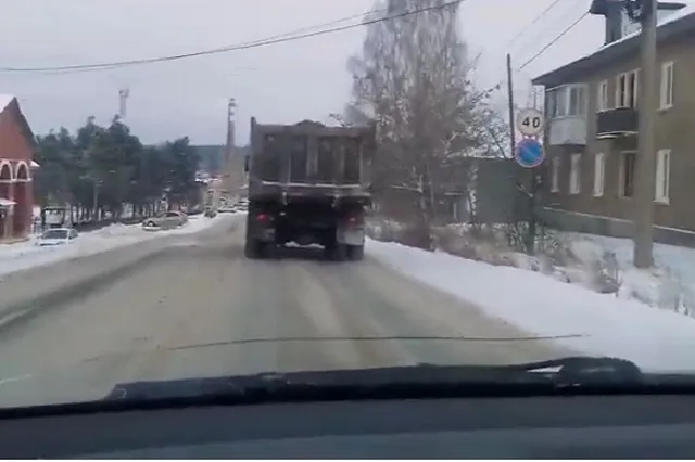 В УГИБДД прокомментировали ситуацию с самосвалами, нарушающими нормы груза