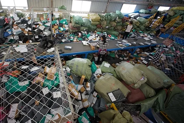 Ретейлеры предложили обложить зарубежные посылки единым сбором