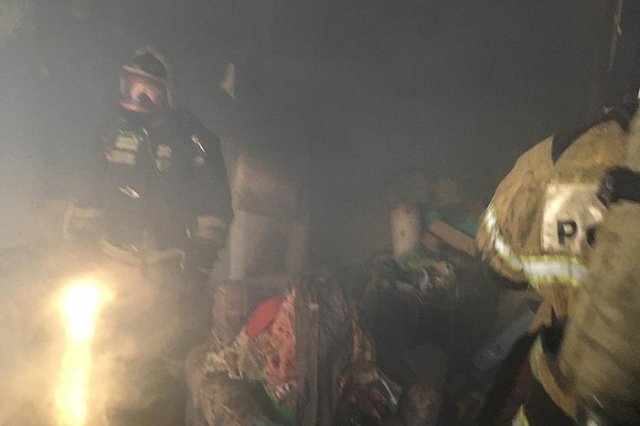 По факту гибели семьи в страшном пожаре в Свердловской области следователи возбудили уголовное дело