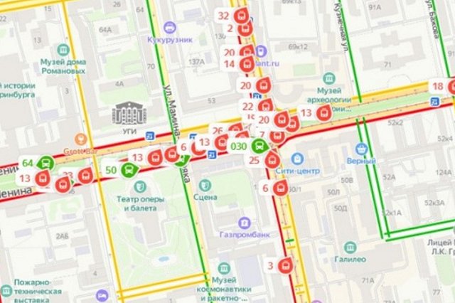 В центре Екатеринбурга встали трамваи