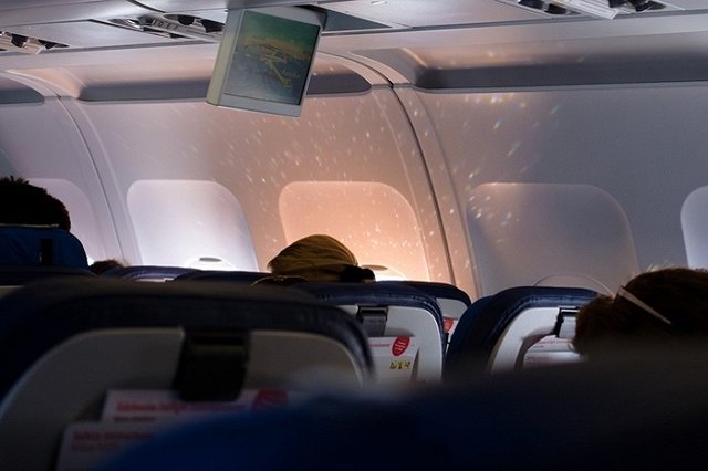 В Кольцово самолёт вернули на стоянку из-за хулиганов