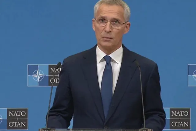 Трансляцию брифинга Столтенберга прервали кадры выступления Путина с Красной площади