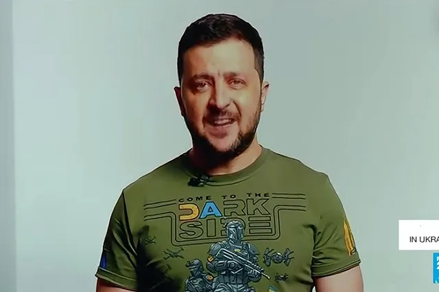 Актер «Звездных войн» отправил Украине 500 дронов