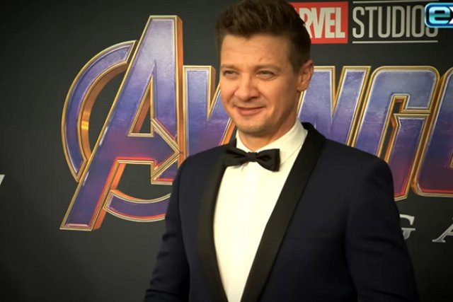 Попавшему под снегоуборщик голливудскому актеру могут ампутировать ногу