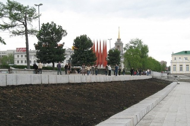 Госохрана разрешила установить Краснознаменную группу на площади Первой пятилетки