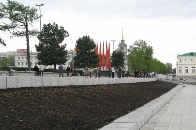 Госохрана разрешила установить Краснознаменную группу на площади Первой пятилетки