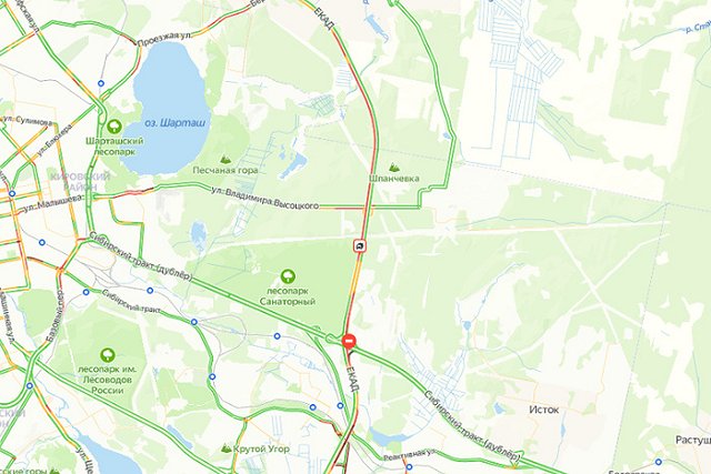 ЕКАД встал в огромную пробку из-за ДТП