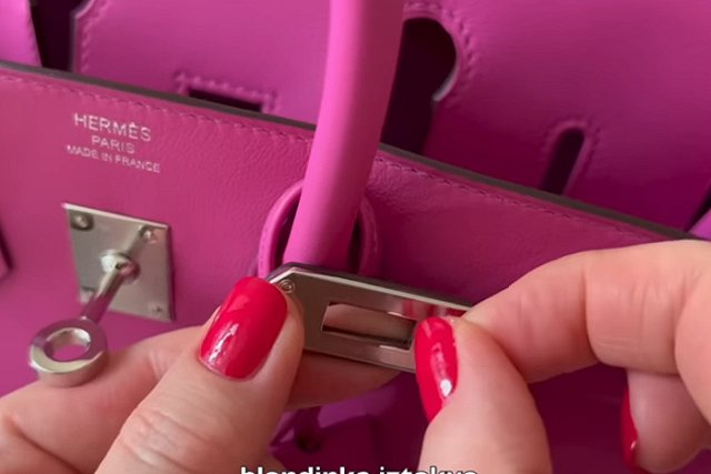 Участница проекта «Голос» купила за миллион рублей поддельную сумку «от Hermes»