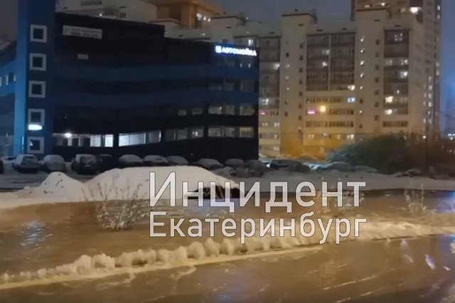 На Уктусе десятки домов остались без воды из-за серьёзной коммунальной аварии