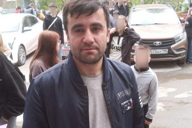 Под Екатеринбургом таксист вытащил троих детей из горящей квартиры