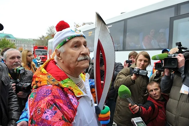 Актер Владимир Зельдин сломал шейку бедра в больнице в Москве