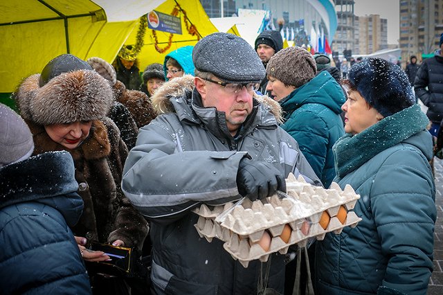 Птицефабрика после заявления Куйвашева решила продавать 12 яиц по цене 10