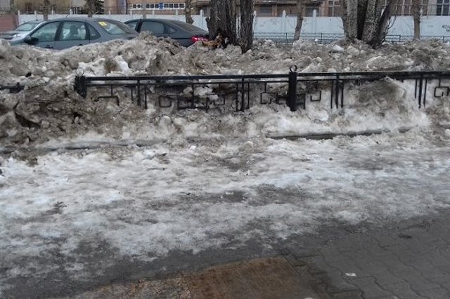 Кого накажут за уборку снега на Студенческой