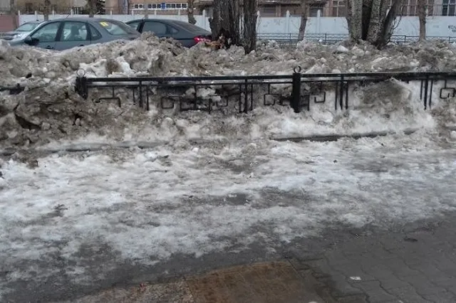 Кого накажут за уборку снега на Студенческой