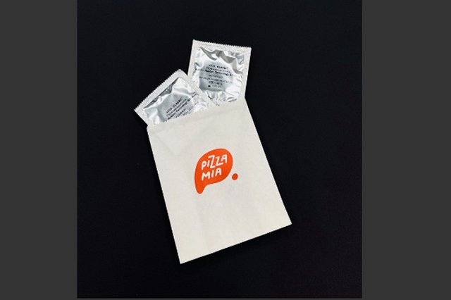 В Екатеринбурге стали доставлять пиццу с презервативами