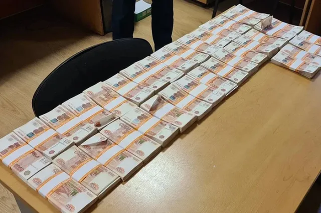 В Кольцово задержан мужчина с миллионами в чемодане