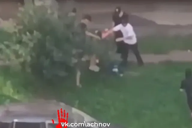 На Урале толпа подростков избила прохожего и отобрала у него телефон
