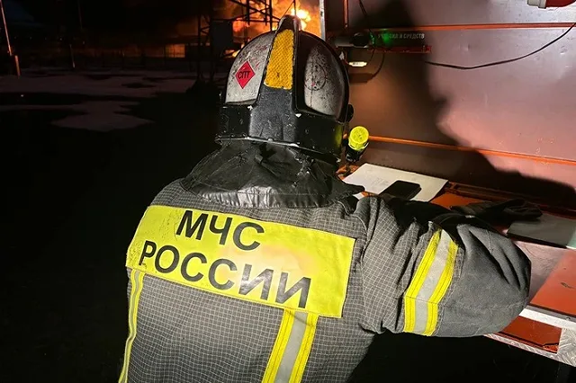 В Энгельсе при ликвидации пожара от падения беспилотника погибли двое сотрудников МЧС (ФОТО)