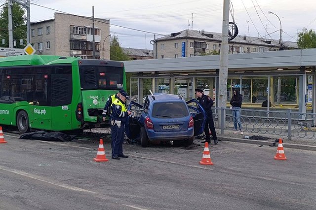 Смертельная авария на Космонавтов попала на видео. Страшные кадры