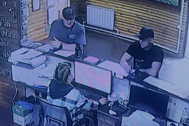 Екатеринбуржцы попытались уйти от УК, но к ним пришли спортсмены с просьбой «подумать о своём здоровье»