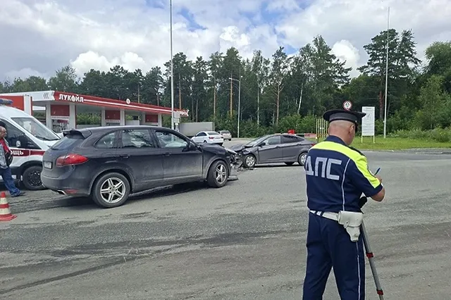 В Екатеринбурге в аварии пострадали мать и трое детей
