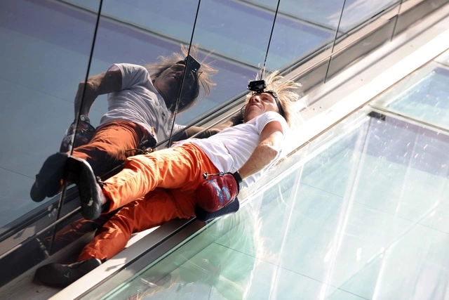 Известный французский Человек-паук заберется на небоскреб «Высоцкий»