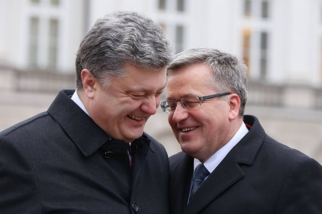 Польские СМИ обвинили охрану президента в заклеивании журналисту рта скотчем