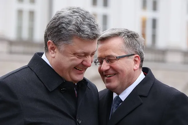 Польские СМИ обвинили охрану президента в заклеивании журналисту рта скотчем