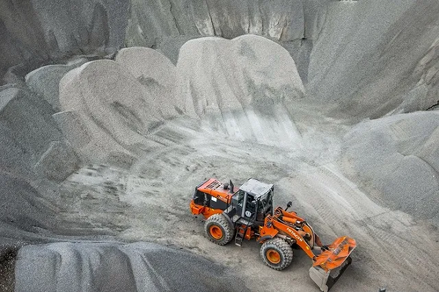 Ситуация с долгами по зарплате на Среднем Урале близка к критической