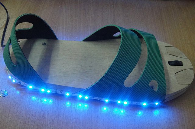 Школьник из Кушвы сделал компьютерную мышь для людей без рук