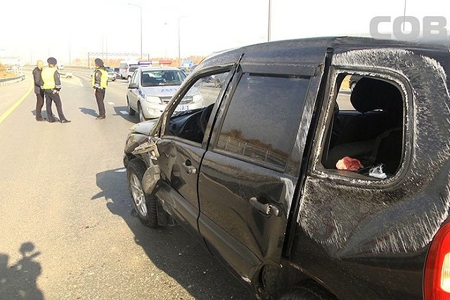 На Россельбане «Нива» перестроилась в бок Kia и совершила сальто