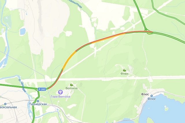 Трассу Первоуральск-Ревда перекрыли из-за пожара