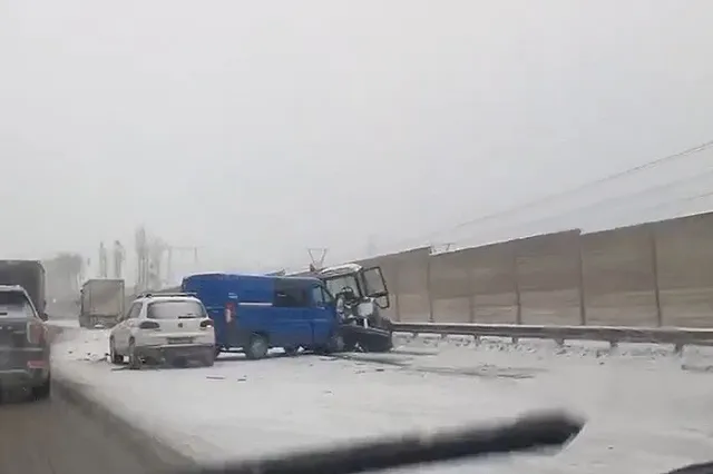 На ЕКАД трактор устроил массовую аварию