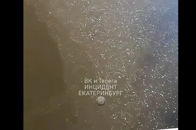 Екатеринбуржец пожаловался, что в Исеть сливают отходы