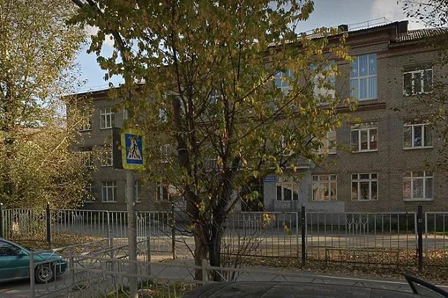 В гимназию Екатеринбурга экстренно приехали полиция и скорая