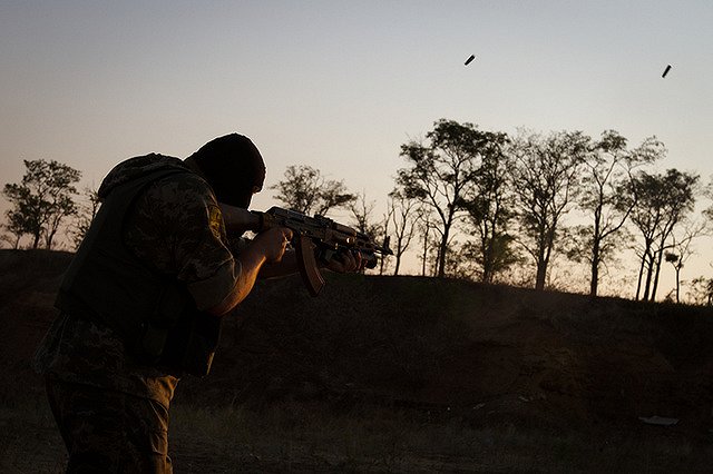 В Донбассе нашли третью воюющую сторону