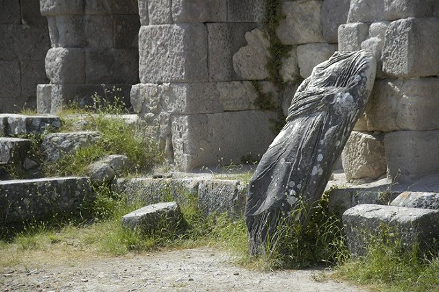 Британские туристы пожаловались на засилье мигрантов на греческом острове Кос