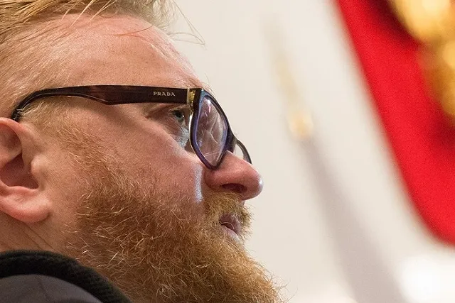 Депутаты пришли в Госдуму с дорогими аксессуарами