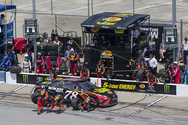 Раллийный стартовый городок появится в центре Екатеринбурга в День города